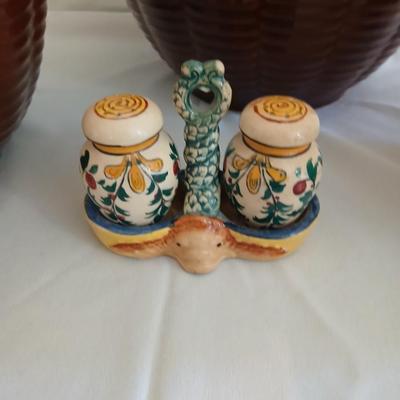 Lot Of 3 Vintage Watt Brown Nesting Mixing Bowls Oven Ware Basket Weave Pattern with Vintage Venetian Salt and Pepper Shakers Japan
