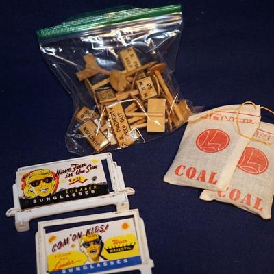 MODEL TRAIN COLLECTIBLES. LIONEL TRAIN BAGS OF COAL, BILLBOARD SIGNS AND TRACK POST SIGNS