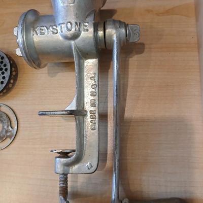 Vintage Keystone #20 Made in USA counter-mount meat grinder with attachments C.I.C.O. Boyertown PA.