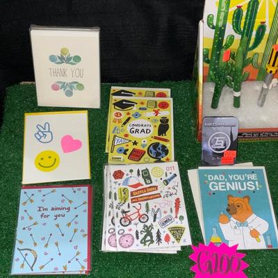 G200-Cards, socks and pens