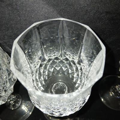 Set of 12 elegant and heavy glass stemware wine glasses
