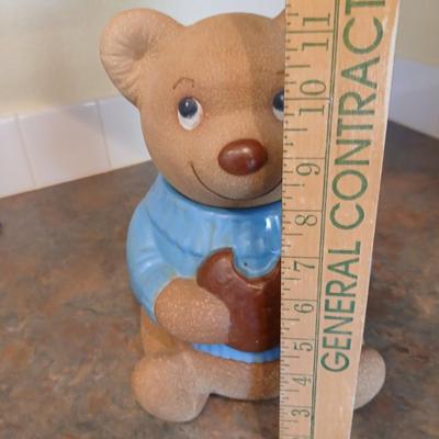 Adorable Teddy Bear cookie Jar marked Calif. USA on base Poppy trail