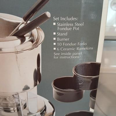 Farberware fondu set with sterno canned heat cooking fuel