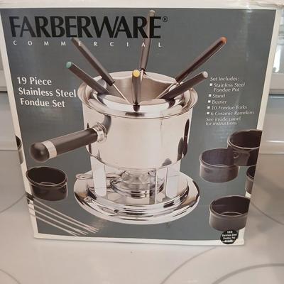 Farberware fondu set with sterno canned heat cooking fuel