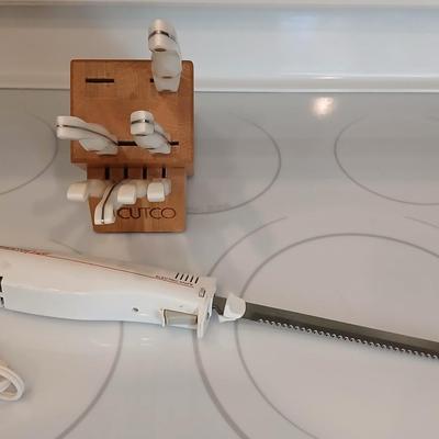 Cutco cutlery in knife block and Presto Pride electric Knife