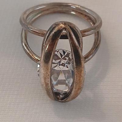 Sterling silver ring with stone in center - Art deco!