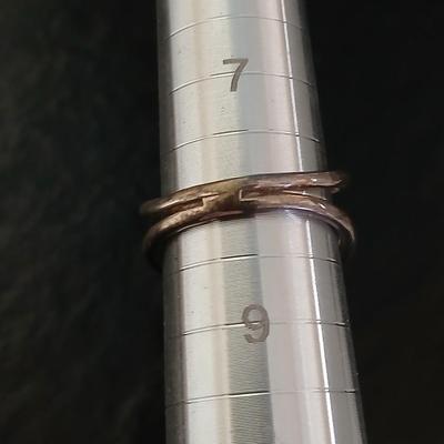 Sterling silver ring with stone in center - Art deco!