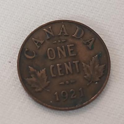 Two vintage 1964 Viet-nam Cong-Hoa coins and a 1921 Canadian penny.