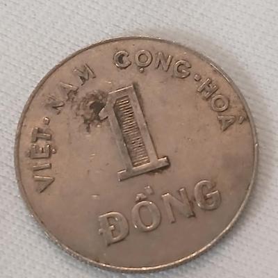 Two vintage 1964 Viet-nam Cong-Hoa coins and a 1921 Canadian penny.
