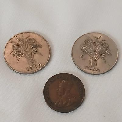 Two vintage 1964 Viet-nam Cong-Hoa coins and a 1921 Canadian penny.