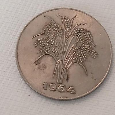 Two vintage 1964 Viet-nam Cong-Hoa coins and a 1921 Canadian penny.