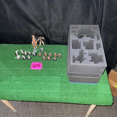 G236-Figures + Foam holders