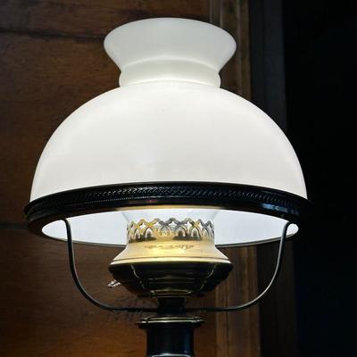 Beautiful Gold Toned Table Lamp