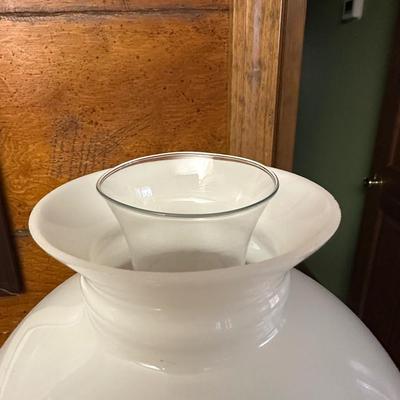 Beautiful Gold Toned Table Lamp