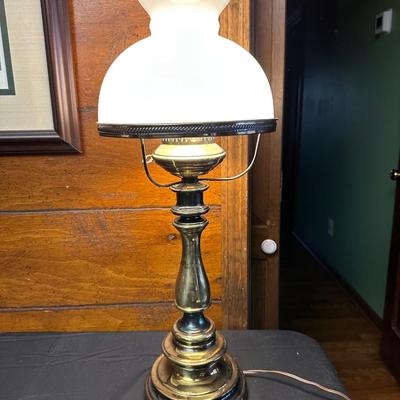 Beautiful Gold Toned Table Lamp