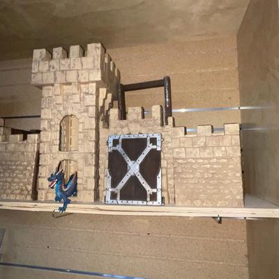 G242-Castle plus Figures