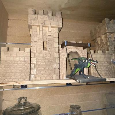 G242-Castle plus Figures