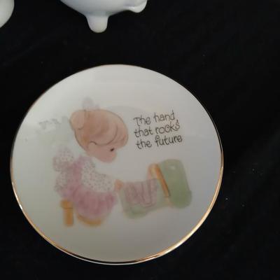 Enesco Precious Moments - Johnathan David " It's what's inside that counts" - Piggy bank - and two small plates
