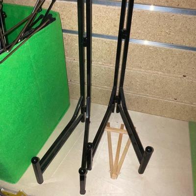 G266-Wooden hangers and small displays