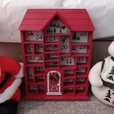 3 PLUSH CHRISTMAS DECORATIONS AND A SHADOW BOX WITH 25 SECTIONS