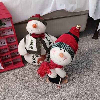 3 PLUSH CHRISTMAS DECORATIONS AND A SHADOW BOX WITH 25 SECTIONS