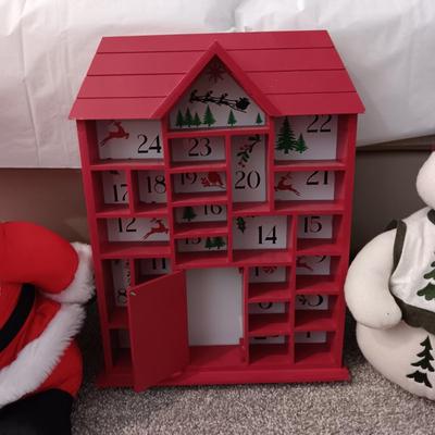 3 PLUSH CHRISTMAS DECORATIONS AND A SHADOW BOX WITH 25 SECTIONS