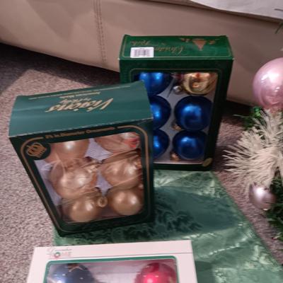CHRISTMAS TREE ORNAMENTS, TREE TOPPER, WREATH AND MORE