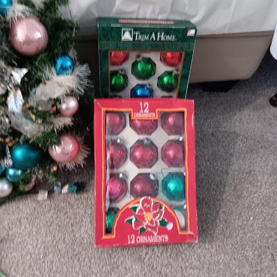 CHRISTMAS TREE ORNAMENTS, TREE TOPPER, WREATH AND MORE