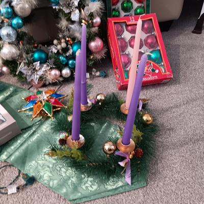 CHRISTMAS TREE ORNAMENTS, TREE TOPPER, WREATH AND MORE