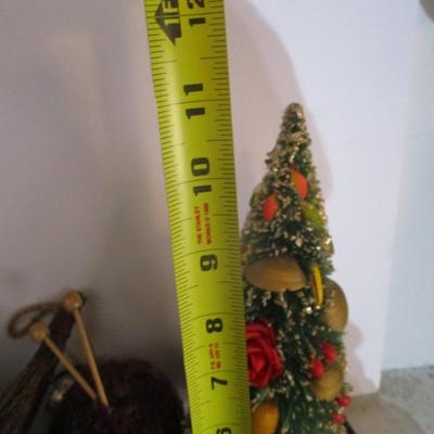 Christmas Tabletop Decorations Ornaments Wreaths Trees #3