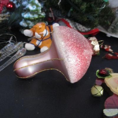 Christmas Tabletop Decorations Ornaments Wreaths Trees #3