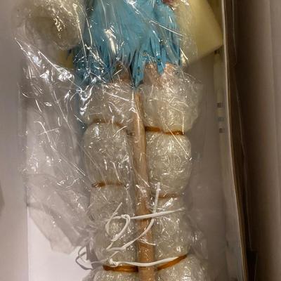 NIB ASHTON DRAKE GALLERIES “CRYSTAL‘S OF HONOR FOR THE CHIEF” NATIVE AMERICAN DOLL