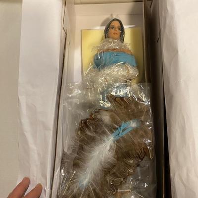 NIB ASHTON DRAKE GALLERIES “CRYSTAL‘S OF HONOR FOR THE CHIEF” NATIVE AMERICAN DOLL