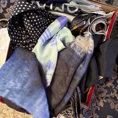 Table runners, tablecloths, scarves, chair covers