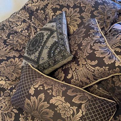 Queen size comforter, pillows, dust ruffle, blankets and sheets