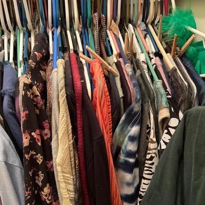 2XL and 3XL HUGE LOT of clothes!!