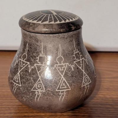 Acoma Pueblo Etched Horse Hair Pot With Lid Signed By Gary Yellow Corn 2004