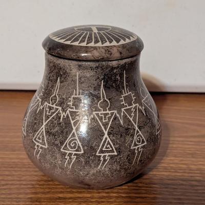 Acoma Pueblo Etched Horse Hair Pot With Lid Signed By Gary Yellow Corn 2004