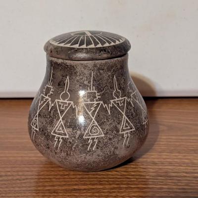 Acoma Pueblo Etched Horse Hair Pot With Lid Signed By Gary Yellow Corn 2004