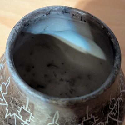 Acoma Pueblo Etched Horse Hair Pot With Lid Signed By Gary Yellow Corn 2004