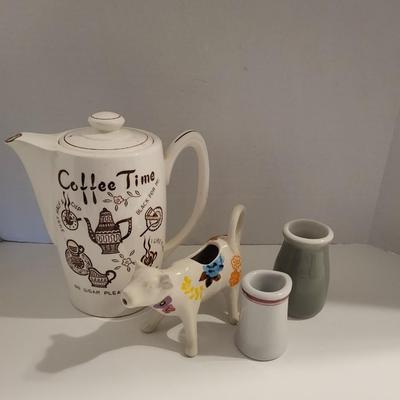 VINTAGE MUSICAL COFFEE SERVER AND 3 CREAMERS