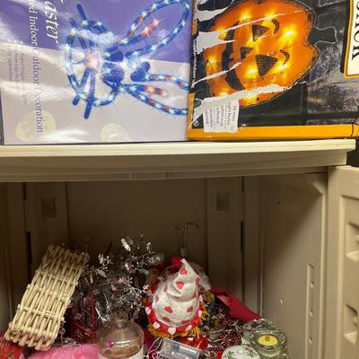 Decor lot (not including cabinet)