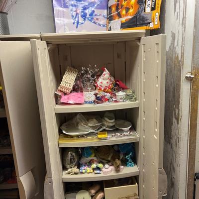 Decor lot (not including cabinet)