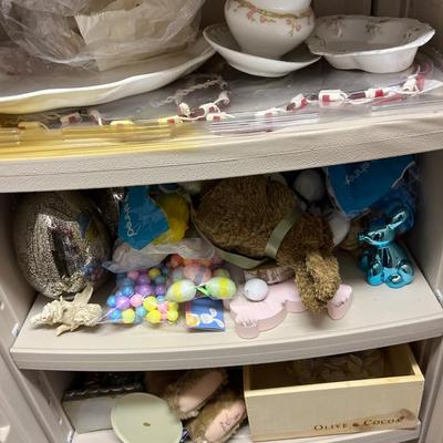 Decor lot (not including cabinet)