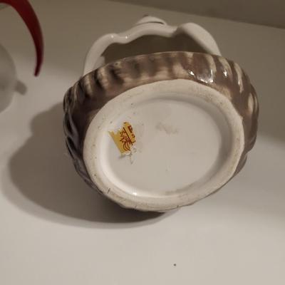 REPRODUCTION MODERN LIFE PICTURE, SYRUP CONTAINER AND SPONGE HOLDER