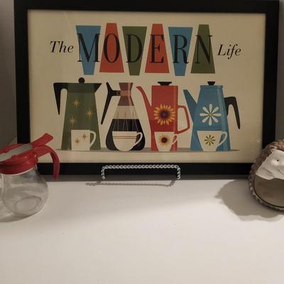REPRODUCTION MODERN LIFE PICTURE, SYRUP CONTAINER AND SPONGE HOLDER