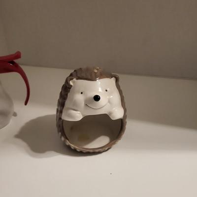 REPRODUCTION MODERN LIFE PICTURE, SYRUP CONTAINER AND SPONGE HOLDER
