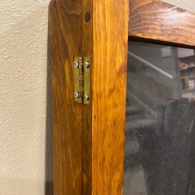 NICE TABLE TOP DISPLAY CASE WITH HASP FOR A LOCK