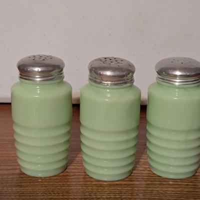 Jadeite Ribbed Shakers