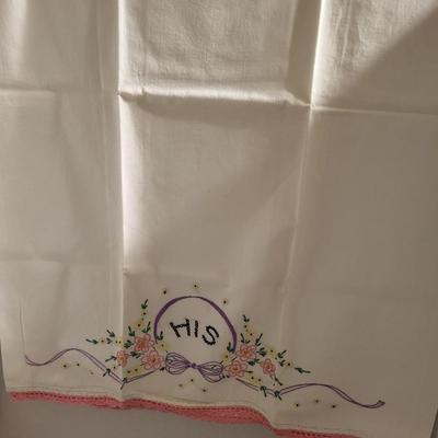 2 SETS OF HAND EMBROIDERED PILLOWCASES AND 2 VINTAGE APRONS